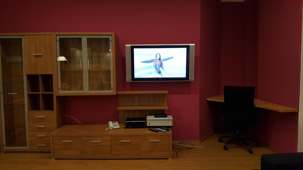 Hugo Apartment *